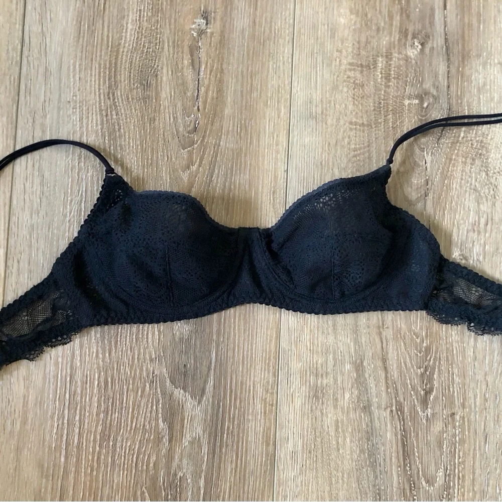 Free People Intimately Black Underwire Lace Bra Size 32‎ C